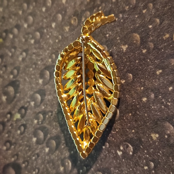 Vintage Red Black Rhinestone Leaf Pin - Picture 3 of 3